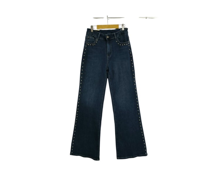 Pantalón con tachuelas
