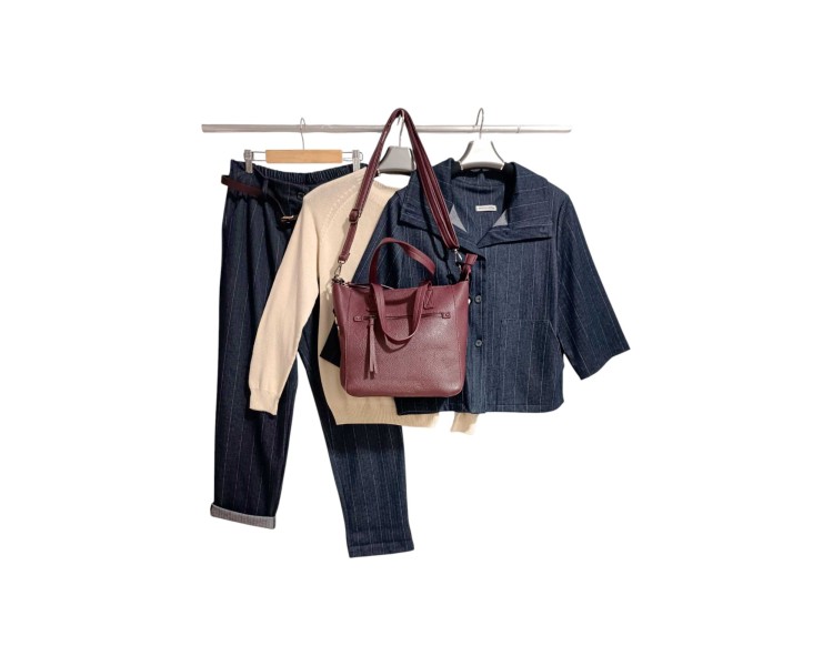 Conjunto azul, granate y arena
